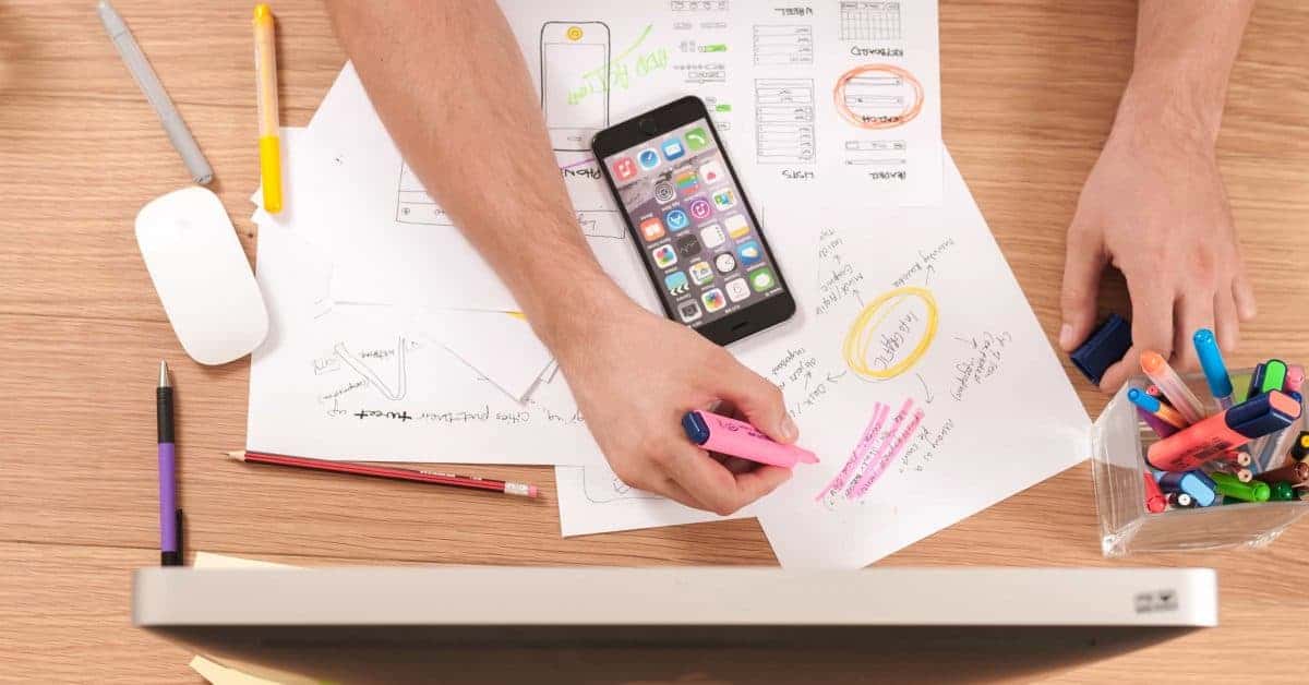 Free Content vs. Paid Content (What’s the Difference?) by Amy Porterfield