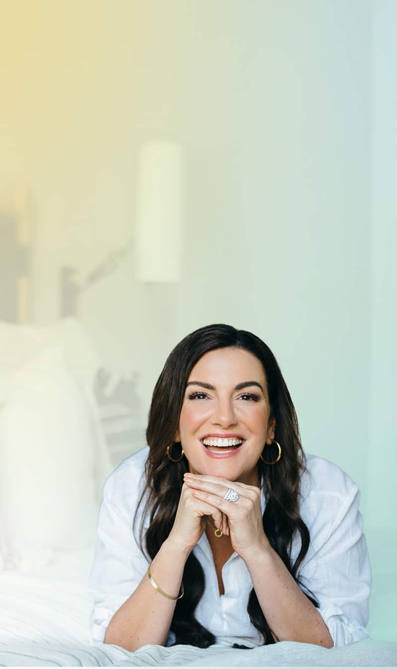 https://www.amyporterfield.com/wp-content/uploads/2023/02/amy-porterfield-about-hero-mobile.jpg